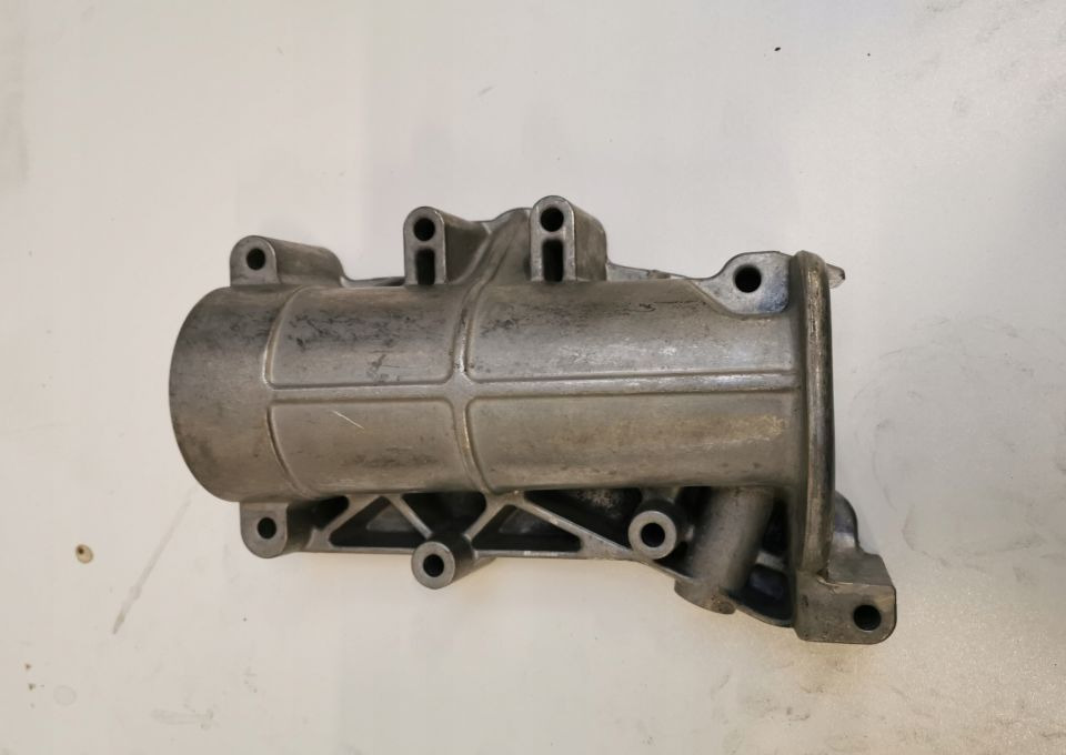 OBUDOWA FILTRA OLEJU VOLVO RENAULT 21426924 - Olajszűrő - Teherautó: 1 kép. OBUDOWA FILTRA OLEJU VOLVO RENAULT 21426924 - Olajszűrő - Teherautó: 1 kép.