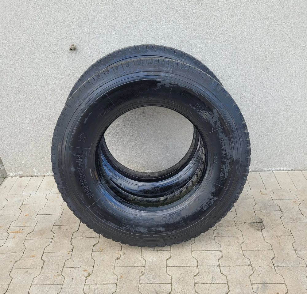 OPONA 10R 22.5 XT4 MICHELIN CENA ZA 1SZT - Gumiabroncs - Teherautó: 1 kép. OPONA 10R 22.5 XT4 MICHELIN CENA ZA 1SZT - Gumiabroncs - Teherautó: 1 kép.