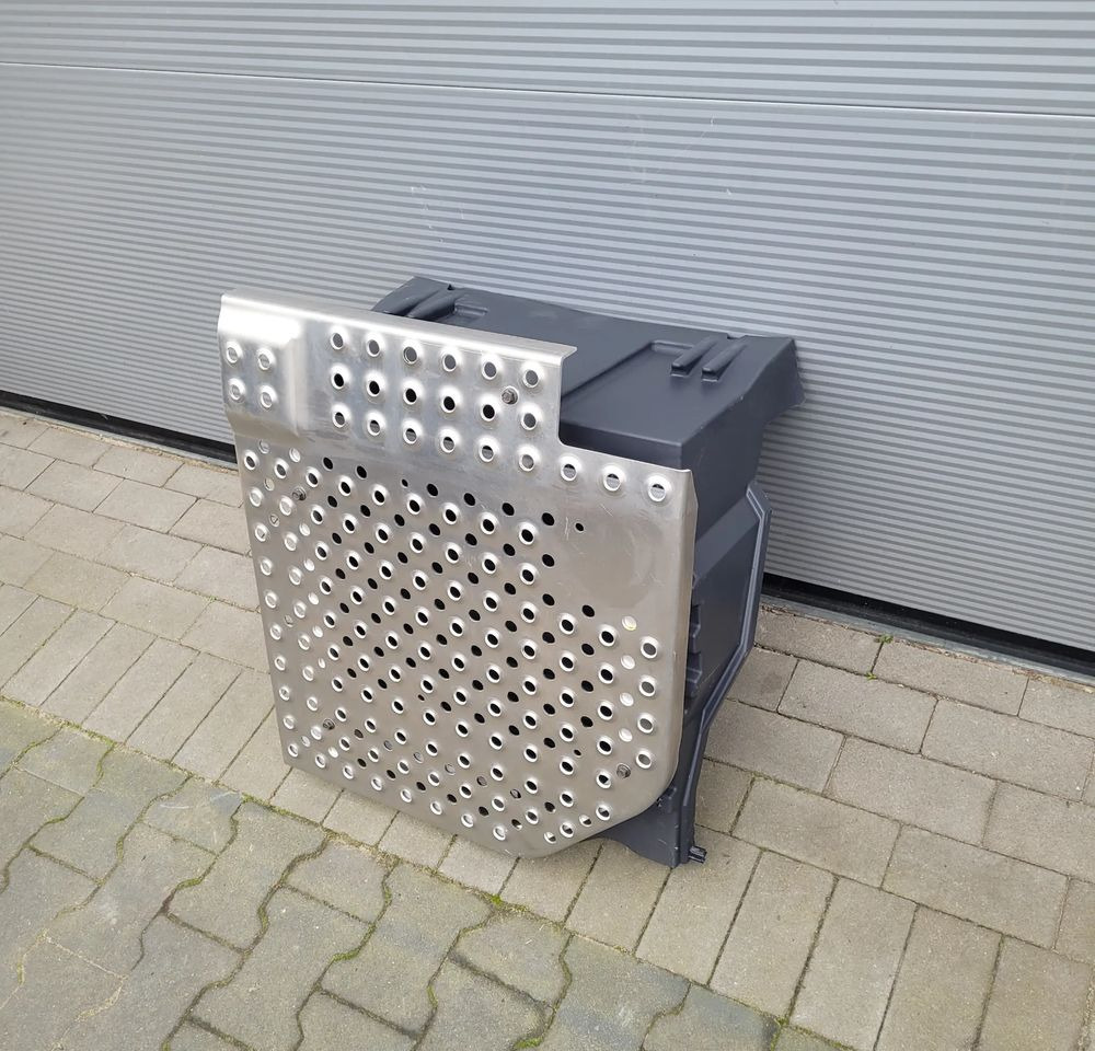 POKRYWA AKUMULATOR SCANIA S R NM. ORYGINAŁ NOWA 2196771 CHWALIM116 - Karosszéria és külső - Teherautó: 1 kép. POKRYWA AKUMULATOR SCANIA S R NM. ORYGINAŁ NOWA 2196771 CHWALIM116 - Karosszéria és külső - Teherautó: 1 kép.