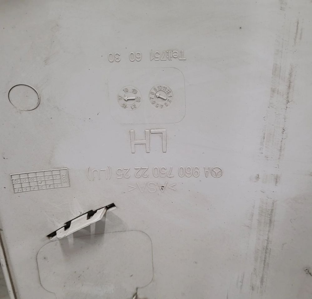 POLIK OWIEWKA MERCEDES ACTROS MP4 MP5 ORYGINAŁ RH/LH - Karosszéria és külső - Teherautó: 5 kép. POLIK OWIEWKA MERCEDES ACTROS MP4 MP5 ORYGINAŁ RH/LH - Karosszéria és külső - Teherautó: 5 kép.