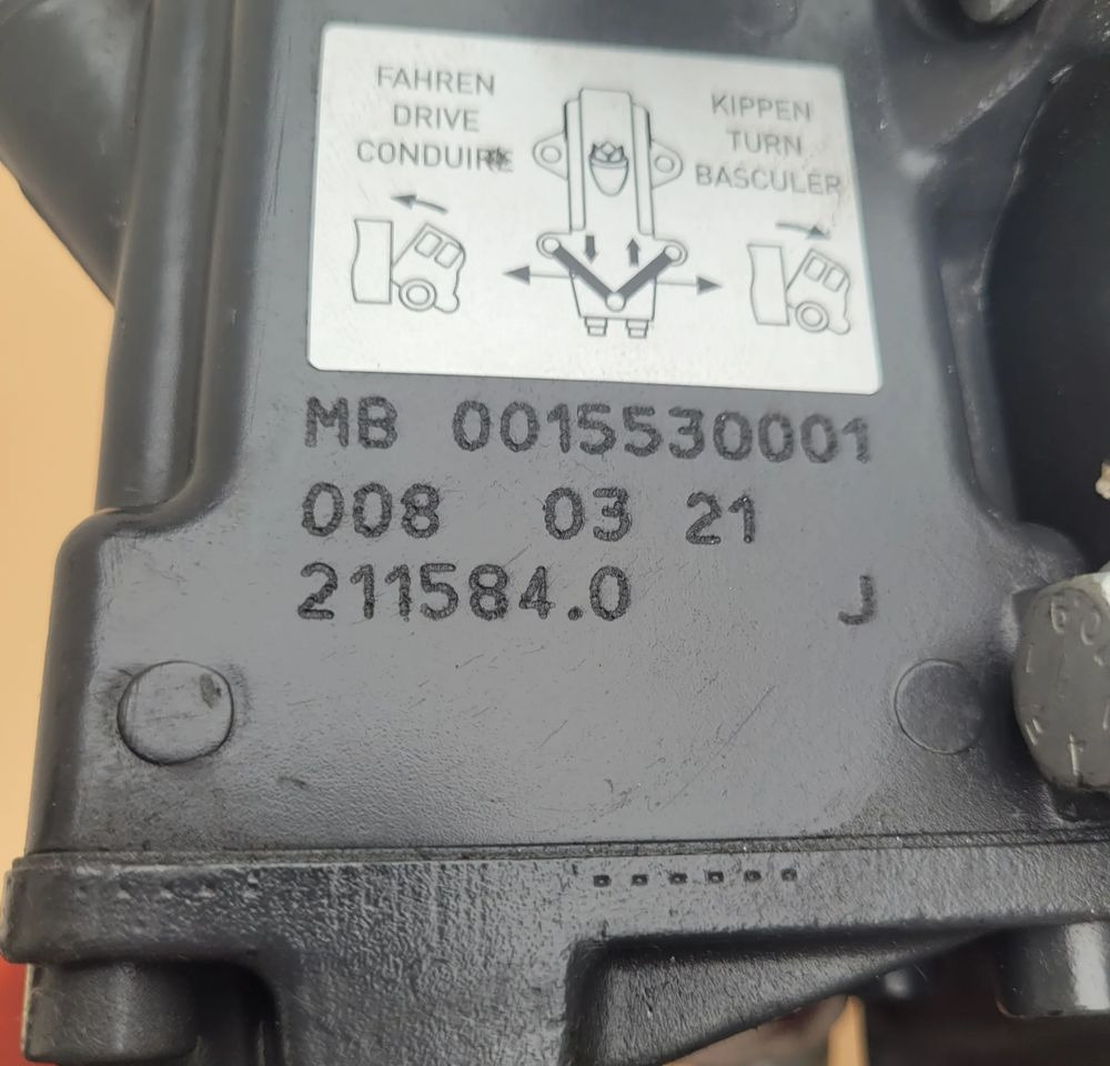 POMPKA PODNOSZENIA KABINY MERCEDES ATEGO NOWY ORYGINAŁ 0015530001 CHWALIM116 - Fülke felfüggesztés - Teherautó: 2 kép. POMPKA PODNOSZENIA KABINY MERCEDES ATEGO NOWY ORYGINAŁ 0015530001 CHWALIM116 - Fülke felfüggesztés - Teherautó: 2 kép.