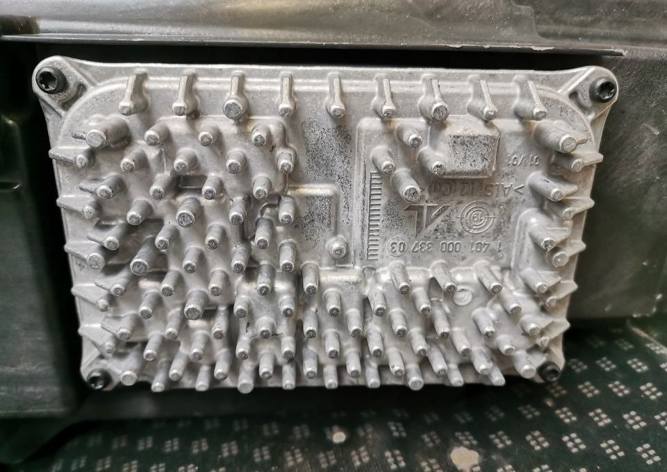 PRZETWORNICA MODUŁ LED MERCEDES A2479004807 - ECU - Teherautó: 1 kép. PRZETWORNICA MODUŁ LED MERCEDES A2479004807 - ECU - Teherautó: 1 kép.