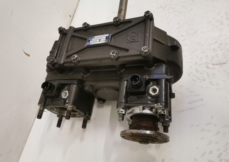 PRZYSTAWKA SKRZYNI BIEGÓW ZF PTO N AS/10 B+C - IT3 - Sebességváltó és alkatrészek - Teherautó: 2 kép. PRZYSTAWKA SKRZYNI BIEGÓW ZF PTO N AS/10 B+C - IT3 - Sebességváltó és alkatrészek - Teherautó: 2 kép.