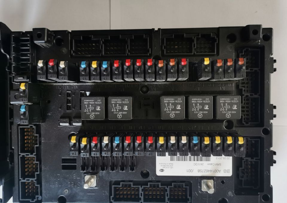 SAM CABIN MERCEDES ACTROS MP4 A001 446 27 58/001 - Biztosíték - Teherautó: 1 kép. SAM CABIN MERCEDES ACTROS MP4 A001 446 27 58/001 - Biztosíték - Teherautó: 1 kép.