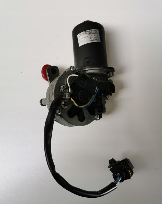 SILNICZEK MECHANIZMU WYCIERACZEK VOLVO FH4 - Ablaktörlő - Teherautó: 1 kép. SILNICZEK MECHANIZMU WYCIERACZEK VOLVO FH4 - Ablaktörlő - Teherautó: 1 kép.