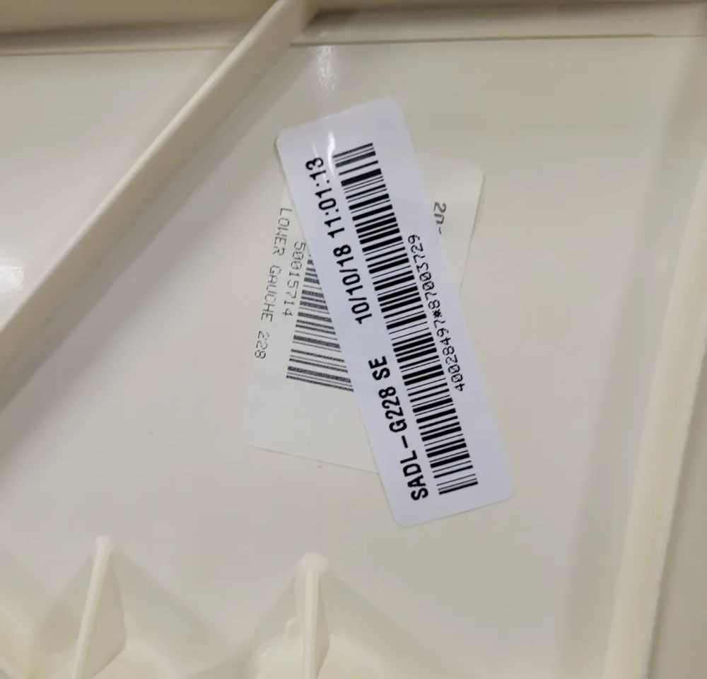 SPOJLER ZAKABINOWY SCANIA R 1534228 NOWY ORYGINAŁ. - Légterelő - Teherautó: 3 kép. SPOJLER ZAKABINOWY SCANIA R 1534228 NOWY ORYGINAŁ. - Légterelő - Teherautó: 3 kép.