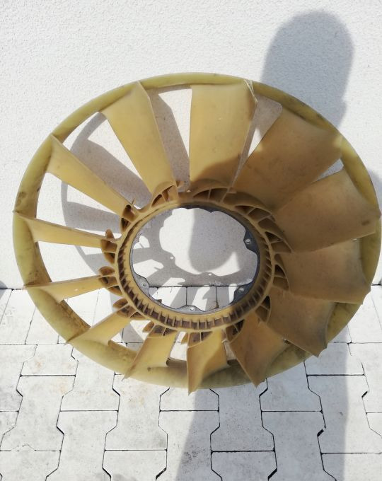 WENTYLATOR MERCEDES ACTROS MP4 A 4712050606-004 - Ventilátor - Teherautó: 2 kép. WENTYLATOR MERCEDES ACTROS MP4 A 4712050606-004 - Ventilátor - Teherautó: 2 kép.