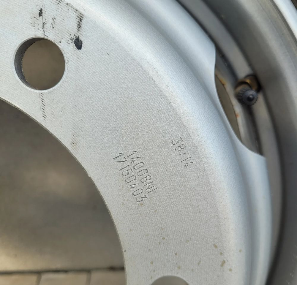 ZAPAS KOLO MIDLUM D 205/75 R17.5 LSR1+ CONTINENTAL - Gumiabroncs - Teherautó: 3 kép. ZAPAS KOLO MIDLUM D 205/75 R17.5 LSR1+ CONTINENTAL - Gumiabroncs - Teherautó: 3 kép.