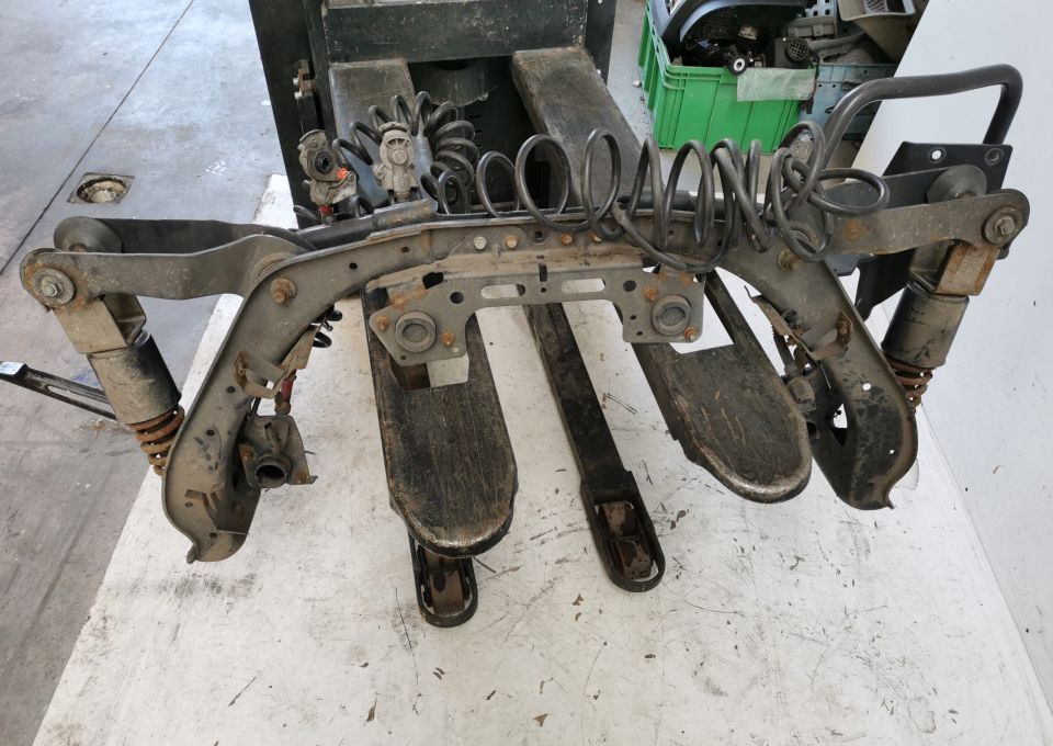 ZAWIESZENIE KABINY TYL MERCEDES ACTROS MP4 - Fülke felfüggesztés - Teherautó: 1 kép. ZAWIESZENIE KABINY TYL MERCEDES ACTROS MP4 - Fülke felfüggesztés - Teherautó: 1 kép.
