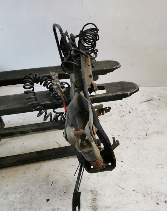 ZAWIESZENIE KABINY TYL MERCEDES ACTROS MP4 - Fülke felfüggesztés - Teherautó: 2 kép. ZAWIESZENIE KABINY TYL MERCEDES ACTROS MP4 - Fülke felfüggesztés - Teherautó: 2 kép.