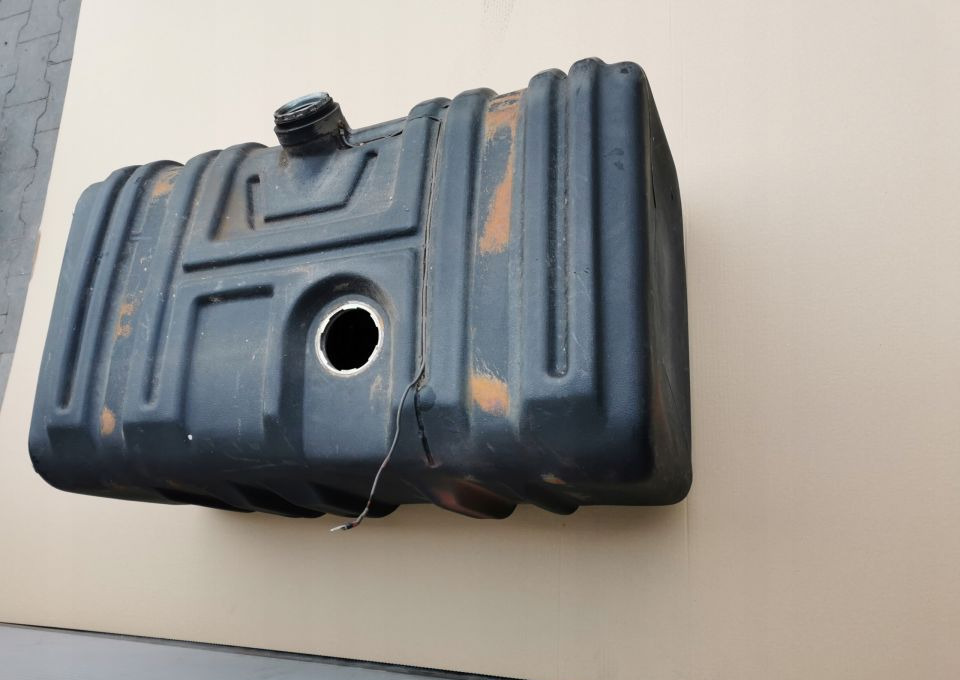 ZBIORNIK PALIWA IVECO EUROCARGO 504087317 - Üzemanyag tartály - Teherautó: 2 kép. ZBIORNIK PALIWA IVECO EUROCARGO 504087317 - Üzemanyag tartály - Teherautó: 2 kép.