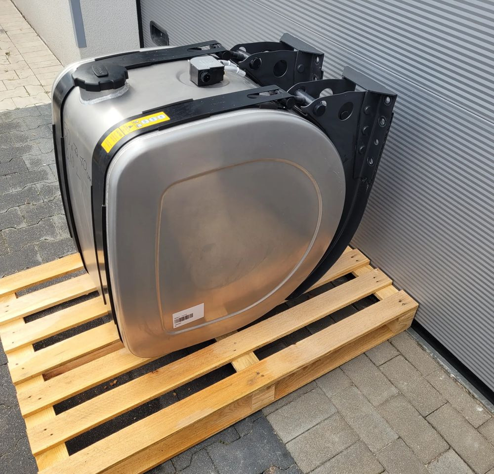 ZBIORNIK PALIWA VOLVO FH4 FH5 RENAULT 21516443 210L CHWALIM116 - Üzemanyag tartály - Teherautó: 3 kép. ZBIORNIK PALIWA VOLVO FH4 FH5 RENAULT 21516443 210L CHWALIM116 - Üzemanyag tartály - Teherautó: 3 kép.