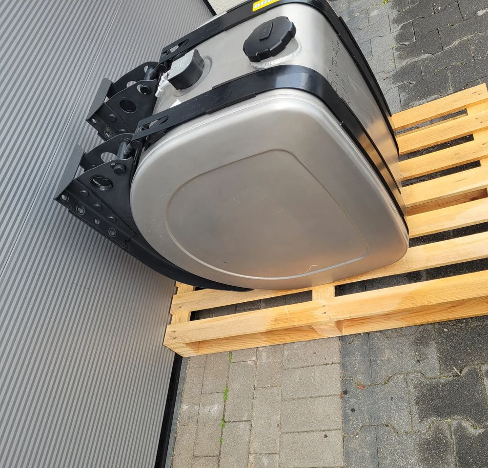 ZBIORNIK PALIWA VOLVO FH4 FH5 RENAULT 21516443 210L CHWALIM116 - Üzemanyag tartály - Teherautó: 2 kép. ZBIORNIK PALIWA VOLVO FH4 FH5 RENAULT 21516443 210L CHWALIM116 - Üzemanyag tartály - Teherautó: 2 kép.