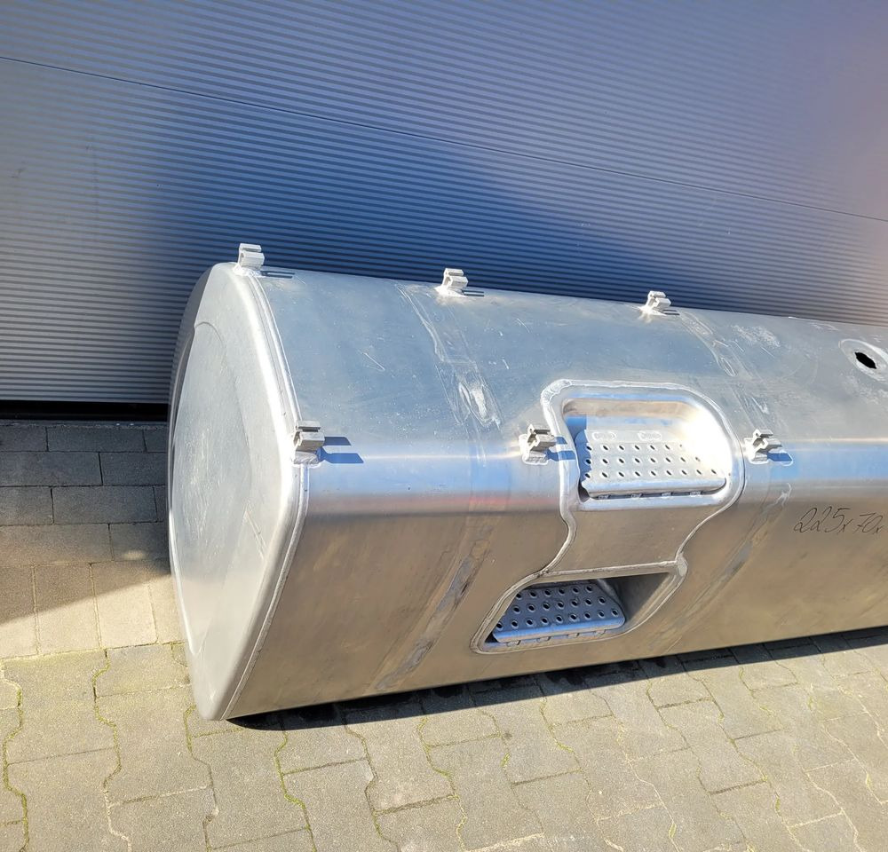 ZBIORNIK PALIWA VOLVO FH4 RENAULT 21442020 900L ORYGINAŁ CHWALIM116 - Üzemanyag tartály - Teherautó: 3 kép. ZBIORNIK PALIWA VOLVO FH4 RENAULT 21442020 900L ORYGINAŁ CHWALIM116 - Üzemanyag tartály - Teherautó: 3 kép.