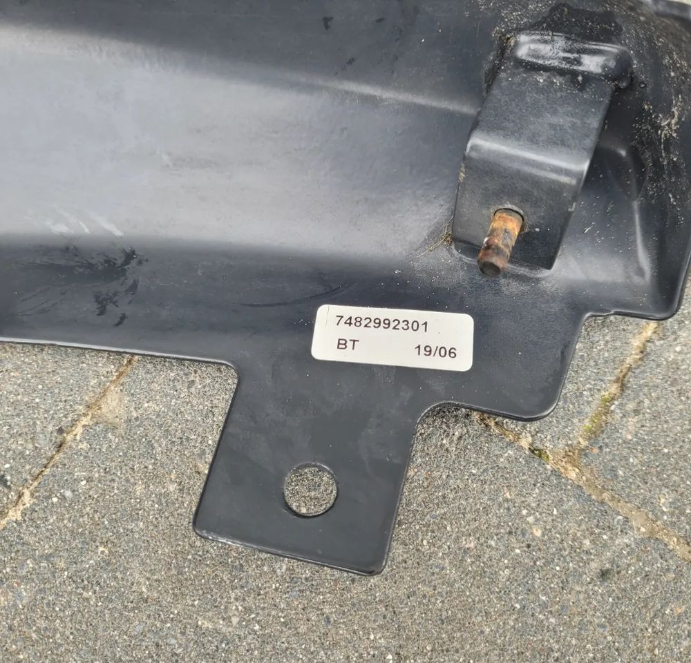 ZDERZAK VOLVO FL LEWY METALOWY 7482992301 - Karosszéria és külső - Teherautó: 3 kép. ZDERZAK VOLVO FL LEWY METALOWY 7482992301 - Karosszéria és külső - Teherautó: 3 kép.