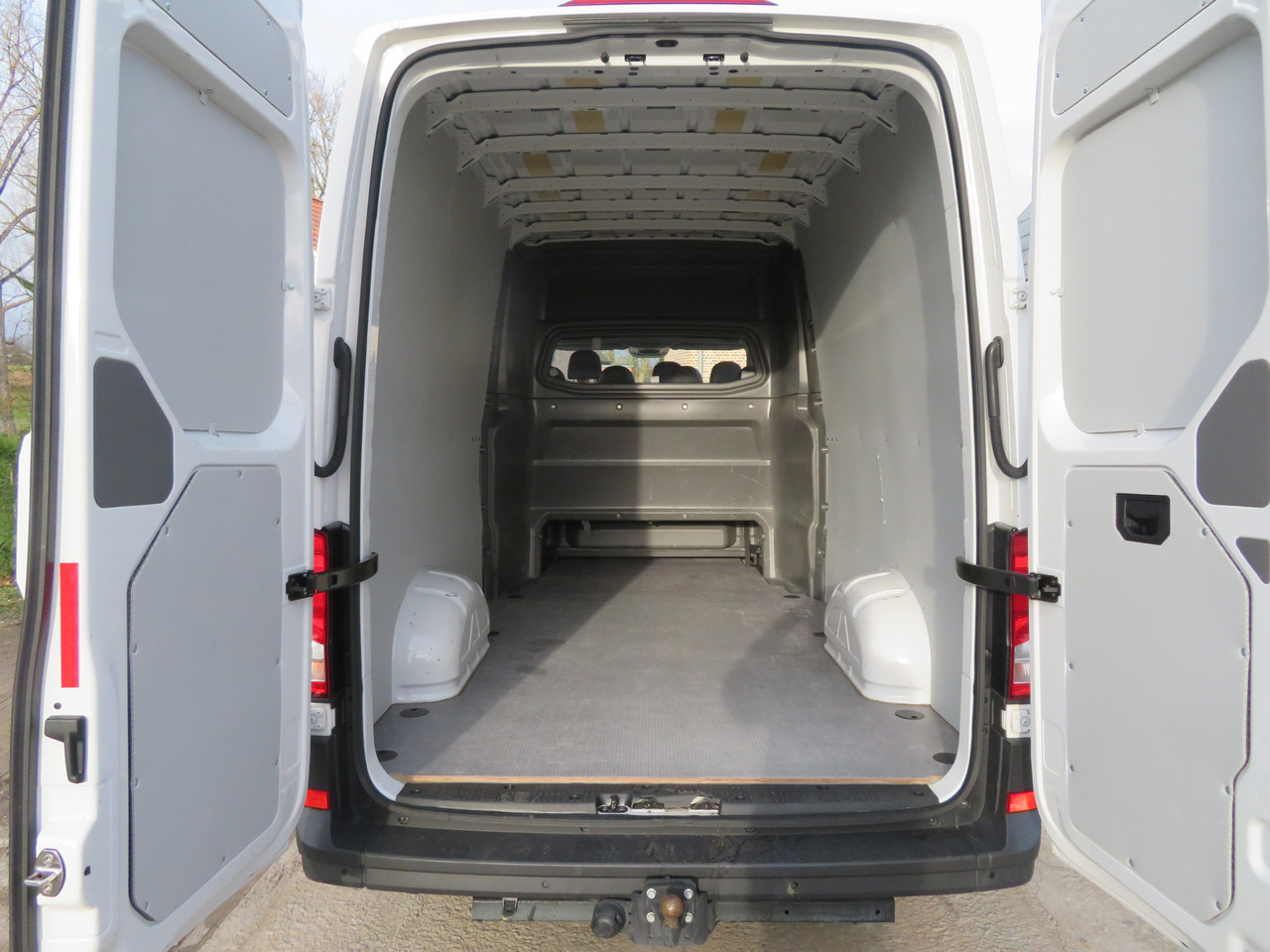 Furgon, Duplakabinos kisteherautó : 10 kép. Furgon, Duplakabinos kisteherautó : 10 kép.