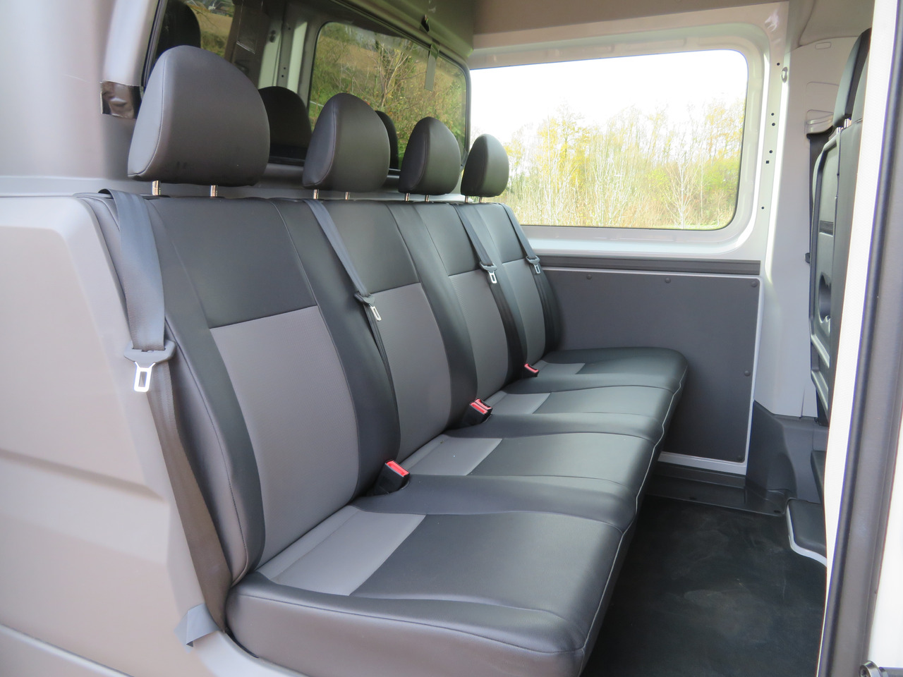 Furgon, Duplakabinos kisteherautó : 9 kép. Furgon, Duplakabinos kisteherautó : 9 kép.