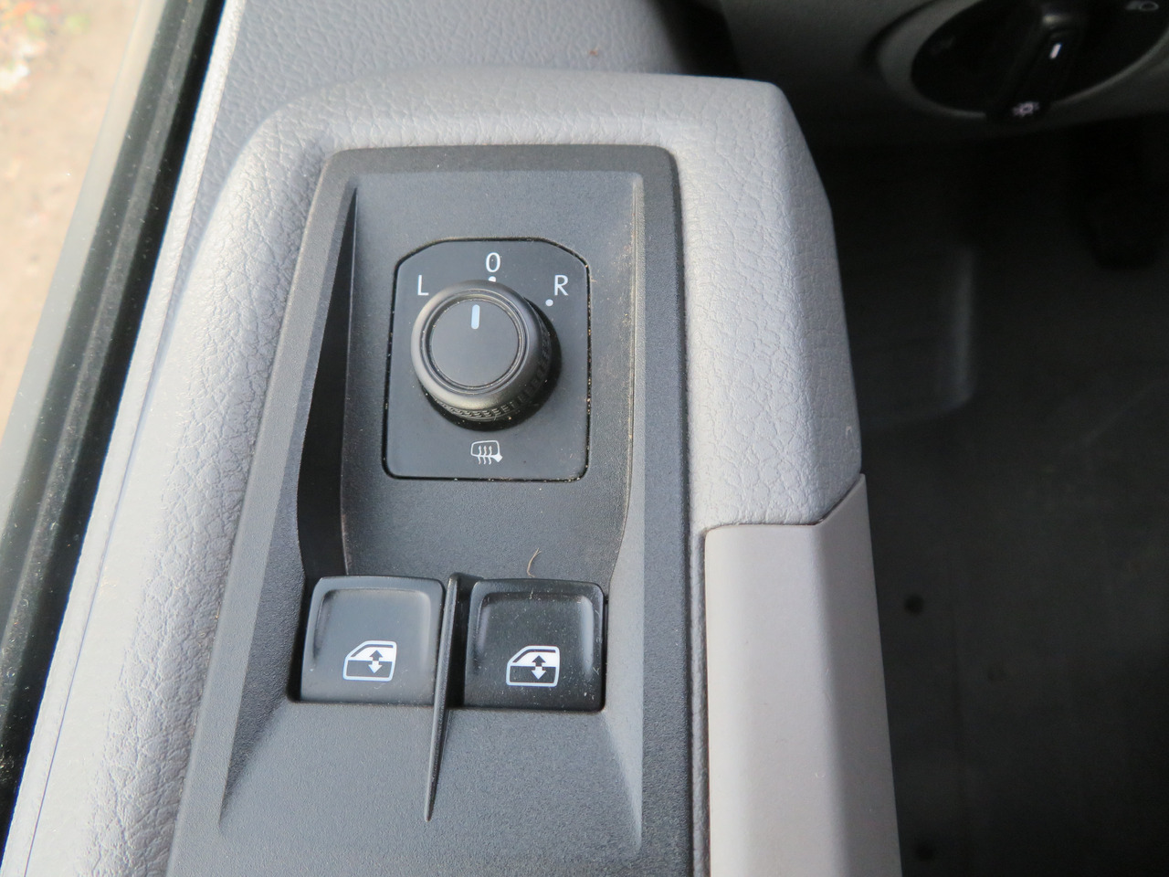 Furgon, Duplakabinos kisteherautó : 16 kép. Furgon, Duplakabinos kisteherautó : 16 kép.