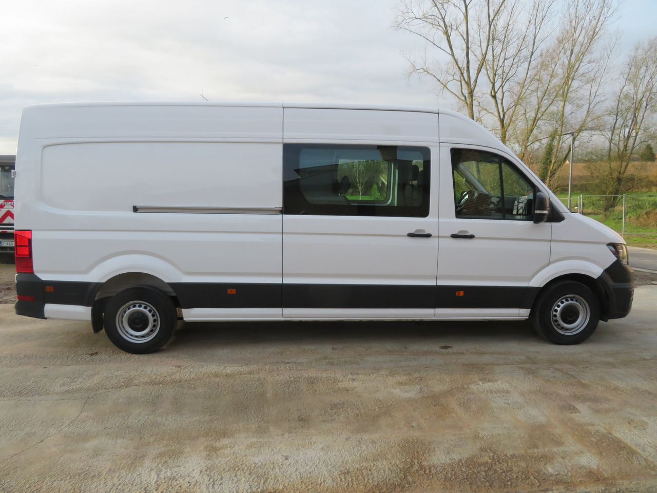 Furgon, Duplakabinos kisteherautó : 8 kép. Furgon, Duplakabinos kisteherautó : 8 kép.