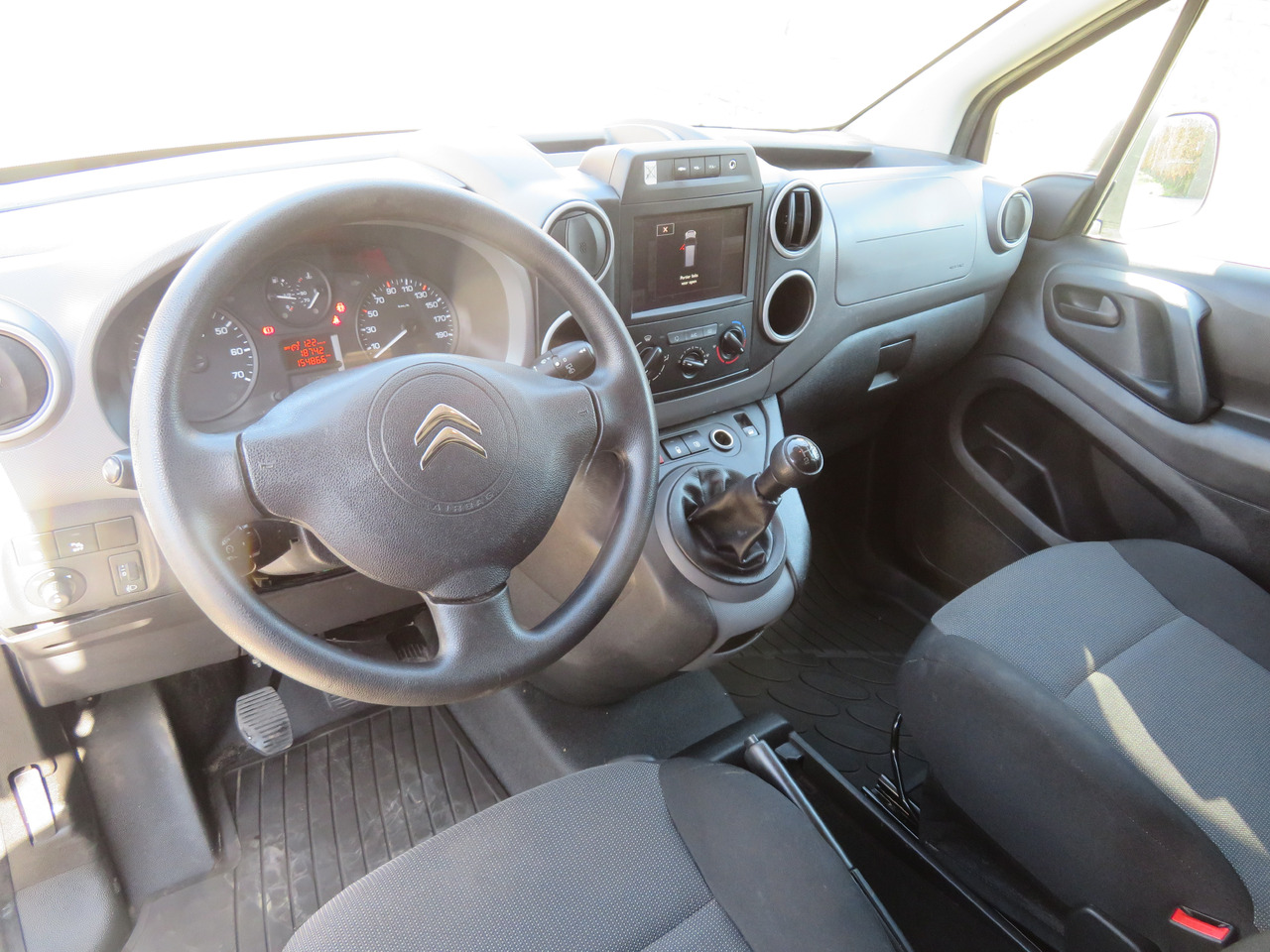 Furgon CITROËN Berlingo 1.6 BlueHDi CLUB: 12 kép.