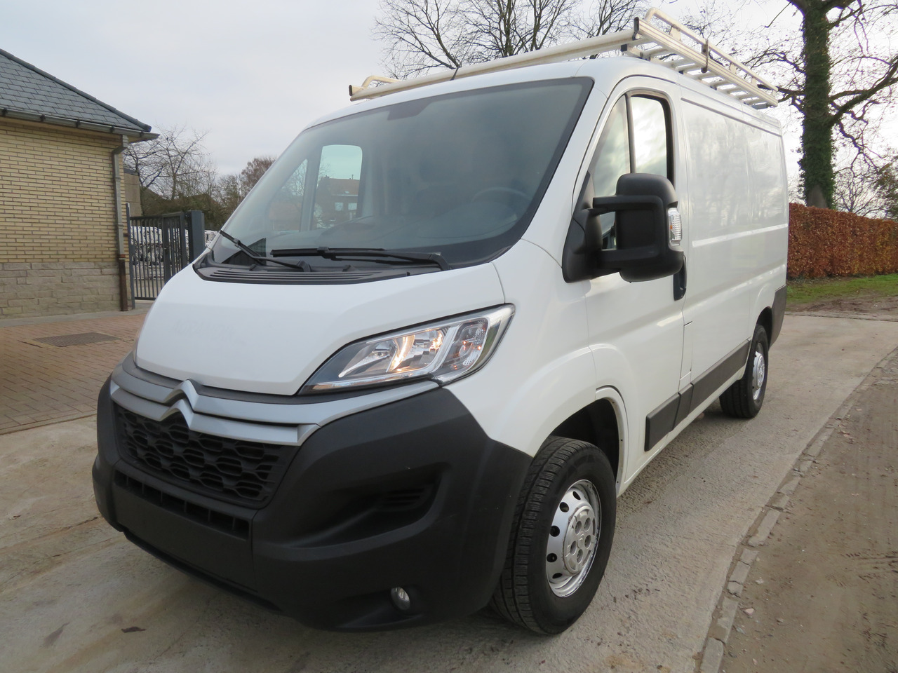 Citroën Jumper 2.2 BlueHDi - L1H1 - Furgon: 3 kép. Citroën Jumper 2.2 BlueHDi - L1H1 - Furgon: 3 kép.