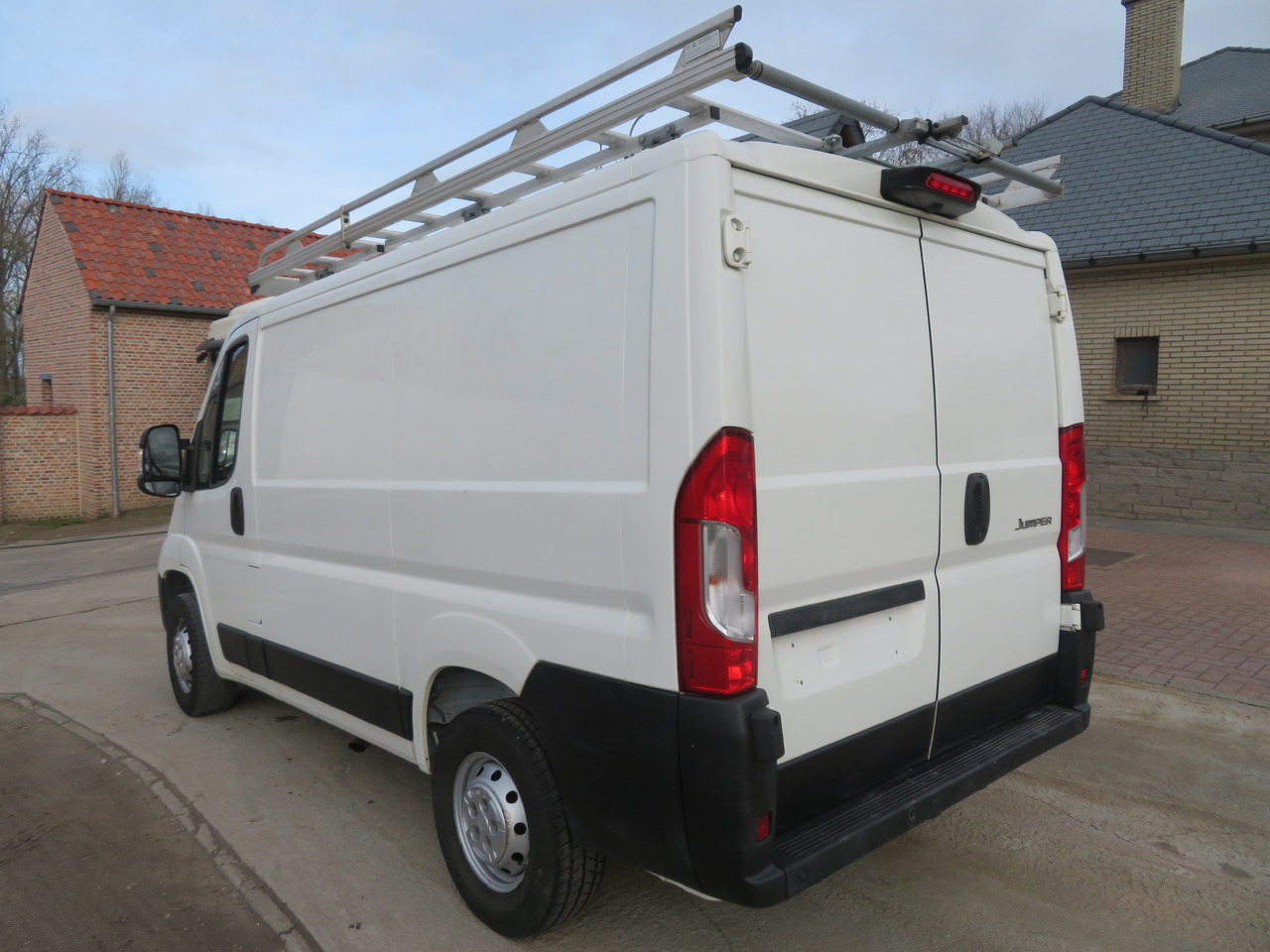 Citroën Jumper 2.2 BlueHDi - L1H1 - Furgon: 5 kép. Citroën Jumper 2.2 BlueHDi - L1H1 - Furgon: 5 kép.