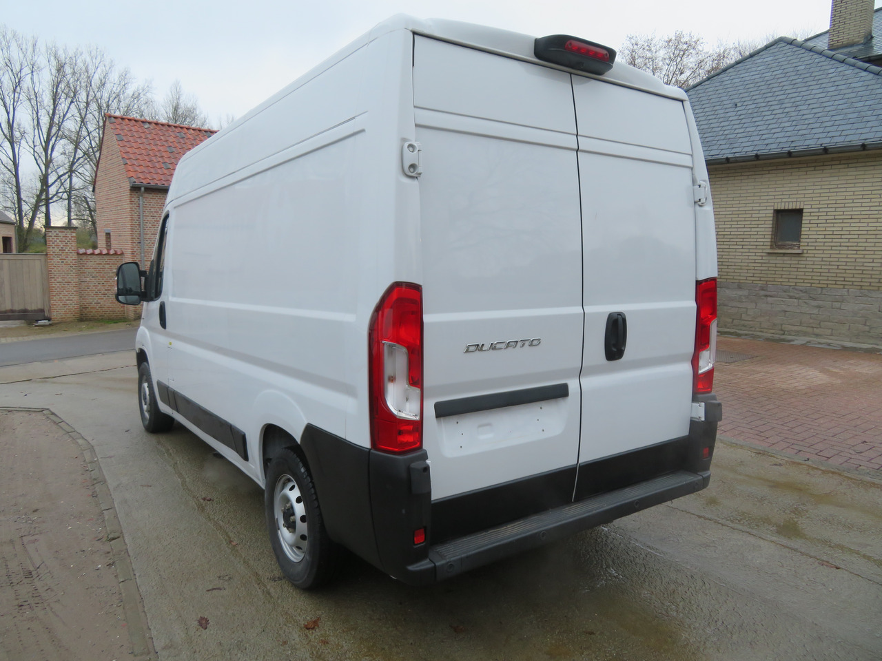 Fiat Ducato 2.3 Multijet - L2H2 - Kis furgon: 5 kép. Fiat Ducato 2.3 Multijet - L2H2 - Kis furgon: 5 kép.