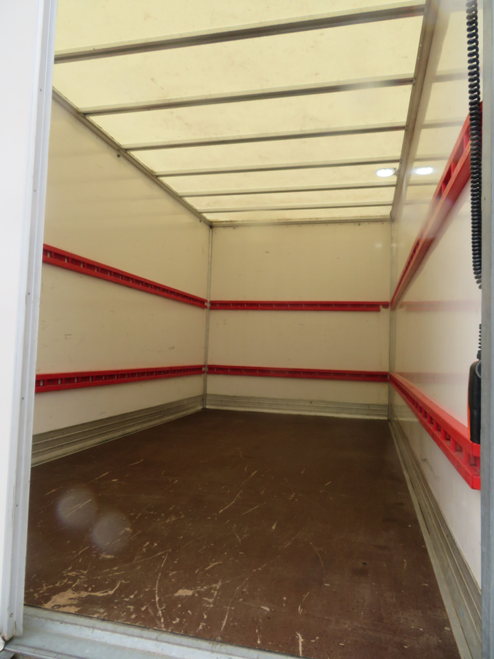 Dobozos kisteherautó Ford Transit 2.0TDCi: 8 kép. Dobozos kisteherautó Ford Transit 2.0TDCi: 8 kép.