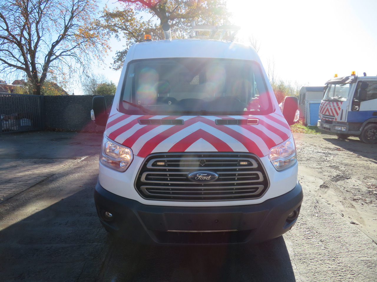 Ford Transit 2.0TDCi L2H2 - Furgon: 2 kép. Ford Transit 2.0TDCi L2H2 - Furgon: 2 kép.