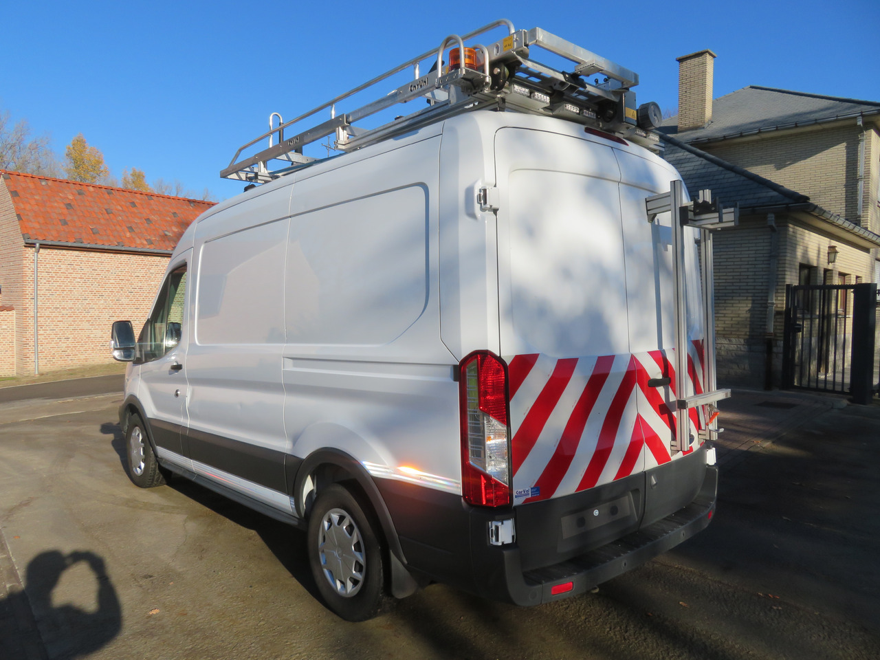 Ford Transit 2.0TDCi - L2H2 - Furgon: 5 kép. Ford Transit 2.0TDCi - L2H2 - Furgon: 5 kép.