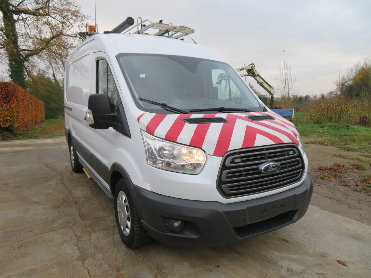 Ford Transit 2.0TDCi - L2H2 - Furgon: 1 kép. Ford Transit 2.0TDCi - L2H2 - Furgon: 1 kép.