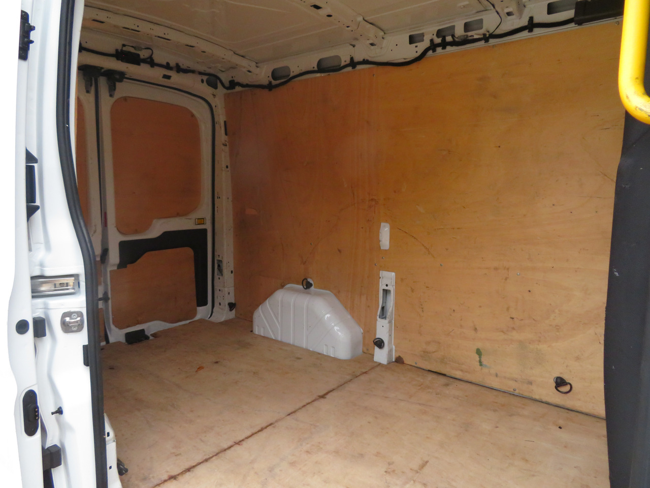 Ford Transit 2.0TDCi TREND - L2H2 lízing Ford Transit 2.0TDCi TREND - L2H2: 9 kép.