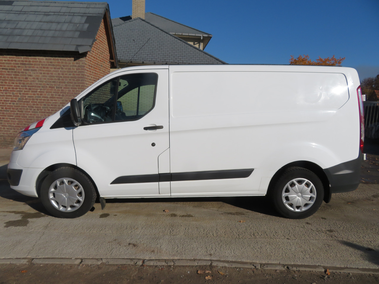 Ford Transit Custom 2.0tdci - Kis furgon: 4 kép. Ford Transit Custom 2.0tdci - Kis furgon: 4 kép.