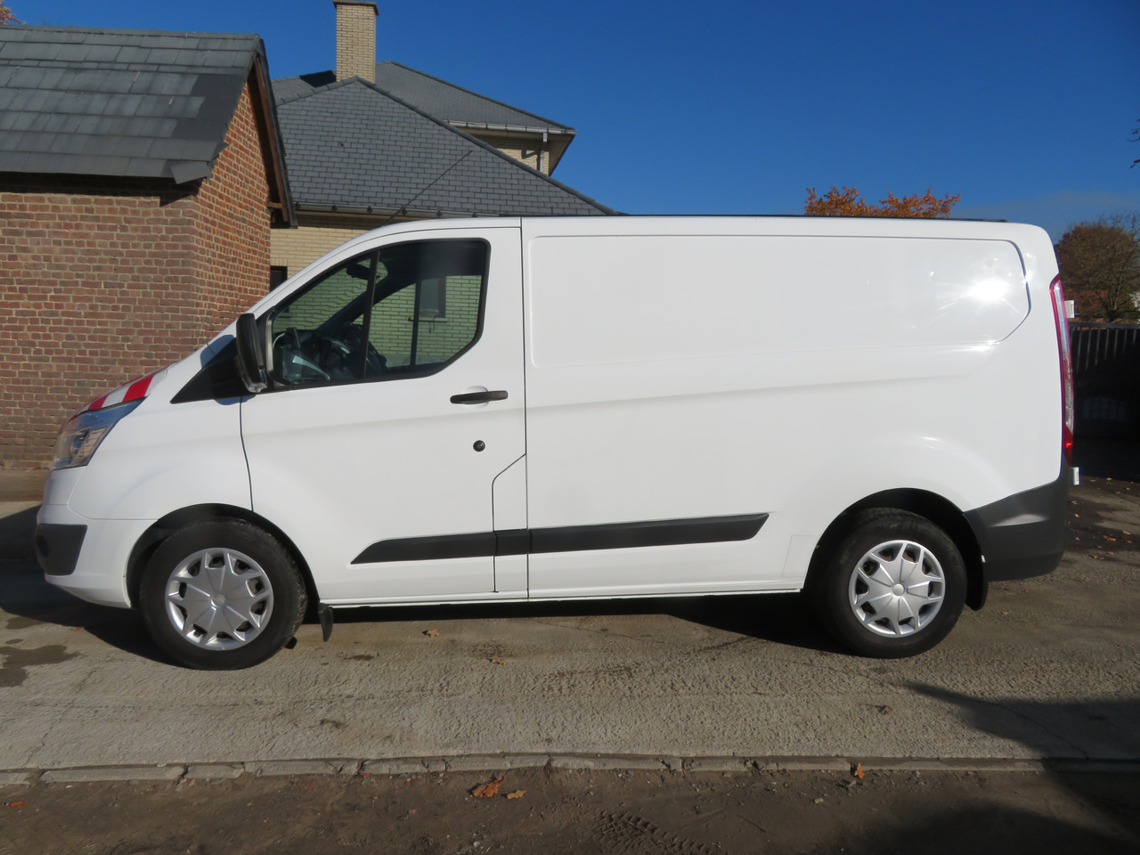 Ford Transit Custom 2.0tdci - Kis furgon: 4 kép. Ford Transit Custom 2.0tdci - Kis furgon: 4 kép.
