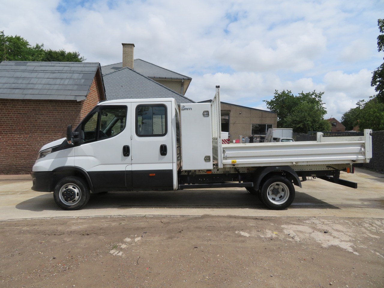 IVECO Daily 35C16 3.0 Dubbel cabine - Billenőplatós kisteherautó, Duplakabinos kisteherautó: 4 kép. IVECO Daily 35C16 3.0 Dubbel cabine - Billenőplatós kisteherautó, Duplakabinos kisteherautó: 4 kép.