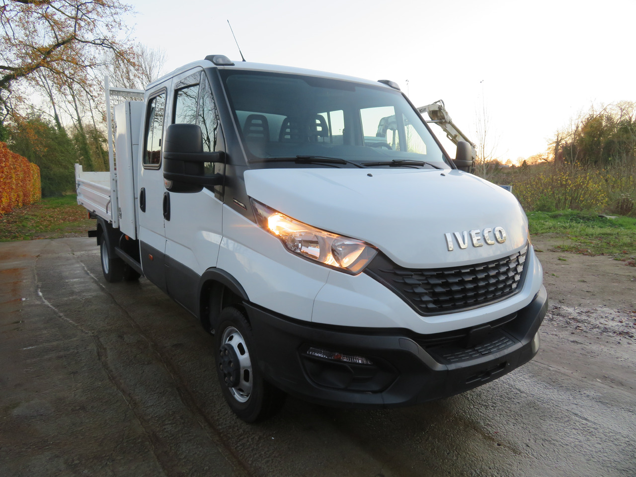 Iveco Daily 35C16 3.0 - Billenőplatós kisteherautó, Duplakabinos kisteherautó: 1 kép. Iveco Daily 35C16 3.0 - Billenőplatós kisteherautó, Duplakabinos kisteherautó: 1 kép.