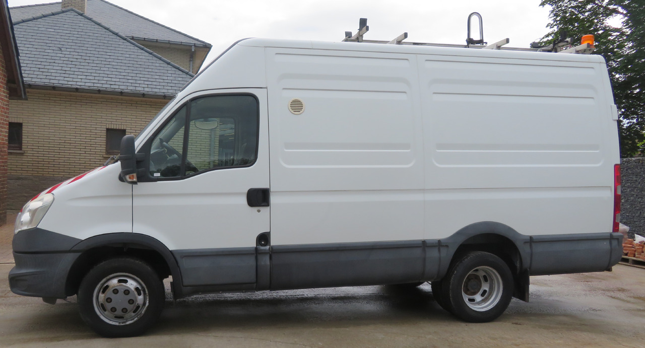 Iveco Daily 50C15 - 4X2 - Furgon: 4 kép. Iveco Daily 50C15 - 4X2 - Furgon: 4 kép.