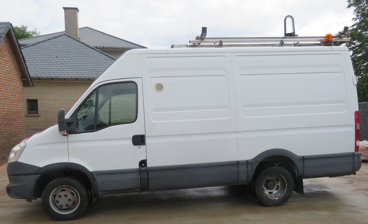 Iveco Daily 50C15 - Furgon: 5 kép. Iveco Daily 50C15 - Furgon: 5 kép.