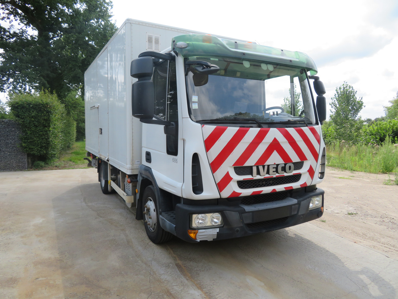 Iveco Eurocargo ML100E18 - Dobozos felépítményű teherautó: 1 kép. Iveco Eurocargo ML100E18 - Dobozos felépítményű teherautó: 1 kép.