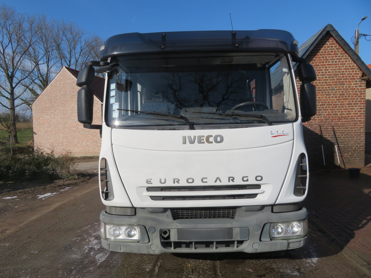 Iveco Eurocargo ML90E18 - Dobozos felépítményű teherautó: 2 kép. Iveco Eurocargo ML90E18 - Dobozos felépítményű teherautó: 2 kép.