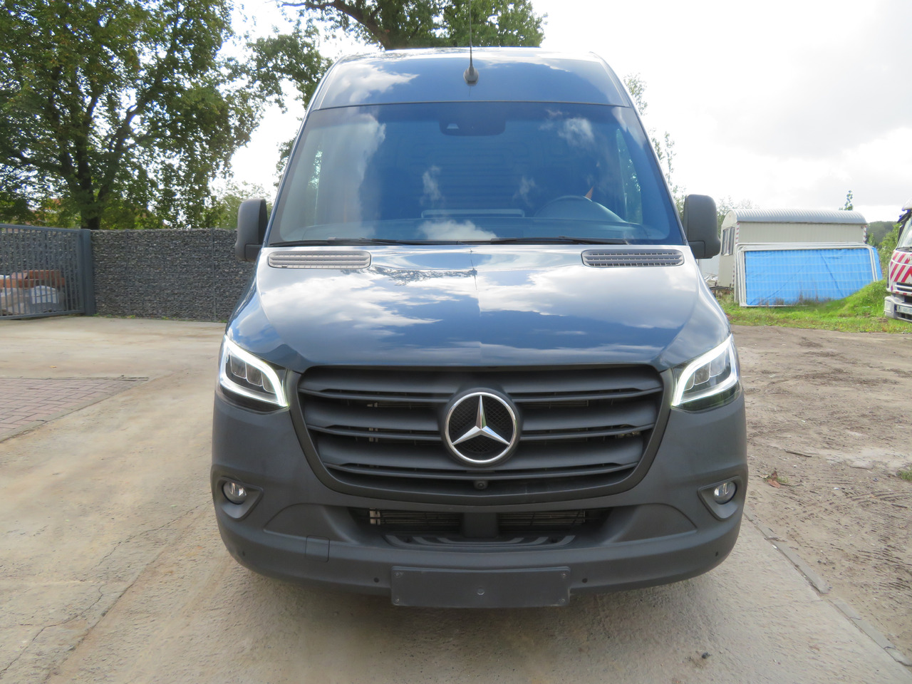 Mercedes-Benz Gesloten bestelwagen A2H2 - Furgon: 2 kép. Mercedes-Benz Gesloten bestelwagen A2H2 - Furgon: 2 kép.