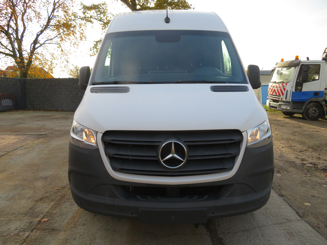 Mercedes-Benz Sprinter 317cdi - A3H2 - 3.5T trekvermogen - Furgon: 2 kép. Mercedes-Benz Sprinter 317cdi - A3H2 - 3.5T trekvermogen - Furgon: 2 kép.