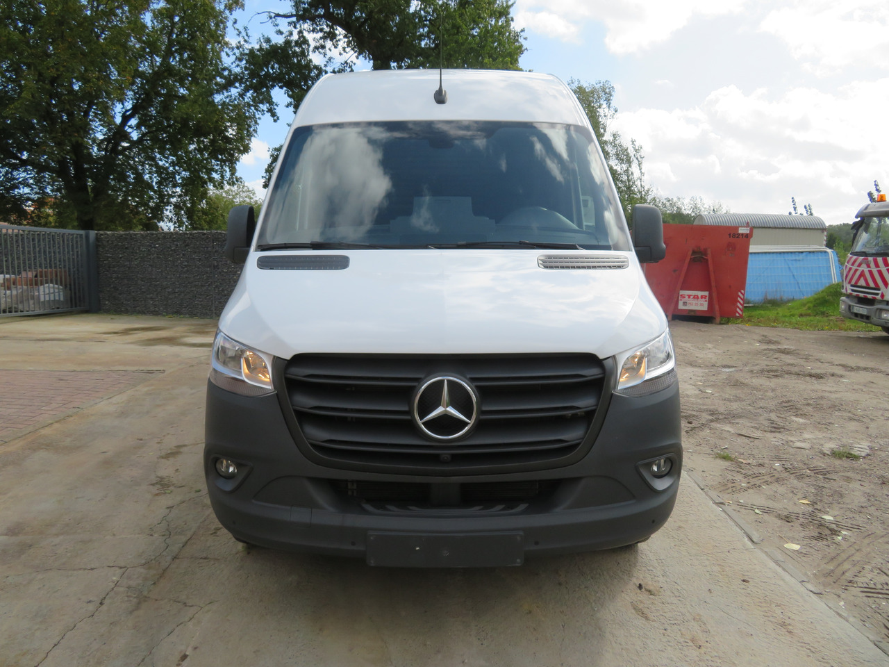 Mercedes-Benz Sprinter 317cdi - A3H2 - Furgon: 2 kép. Mercedes-Benz Sprinter 317cdi - A3H2 - Furgon: 2 kép.