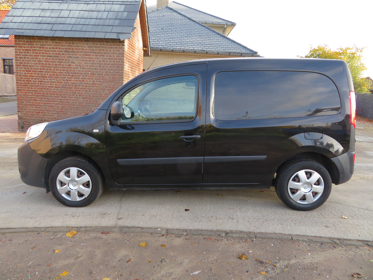 Nissan NV250 1.5dCi - Kis furgon: 4 kép. Nissan NV250 1.5dCi - Kis furgon: 4 kép.