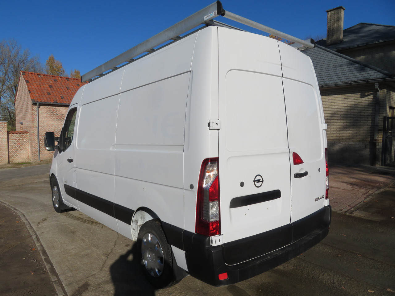 Opel Movano 2.3 CDTI - L2H2 - Kis furgon: 5 kép. Opel Movano 2.3 CDTI - L2H2 - Kis furgon: 5 kép.
