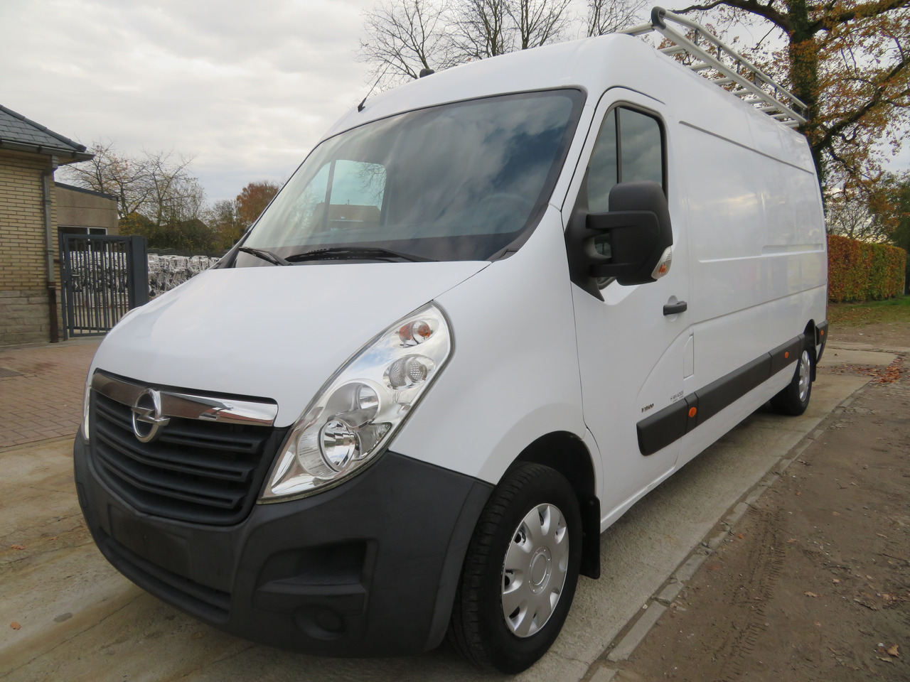 Opel Movano 2.3 CDTI - L3H2 - Furgon: 3 kép. Opel Movano 2.3 CDTI - L3H2 - Furgon: 3 kép.