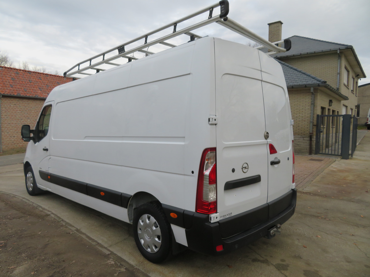 Opel Movano 2.3 CDTI - L3H2 - Furgon: 5 kép. Opel Movano 2.3 CDTI - L3H2 - Furgon: 5 kép.