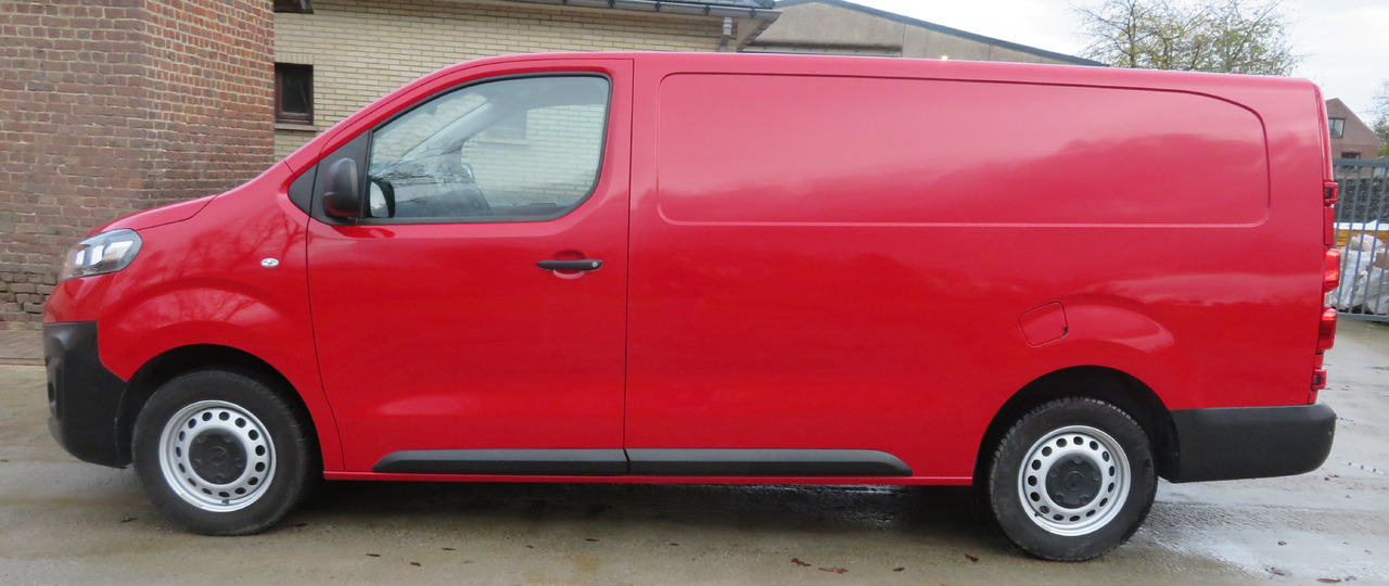 Opel Vivaro 1.5 Blue HDi XL - Kis furgon: 4 kép. Opel Vivaro 1.5 Blue HDi XL - Kis furgon: 4 kép.