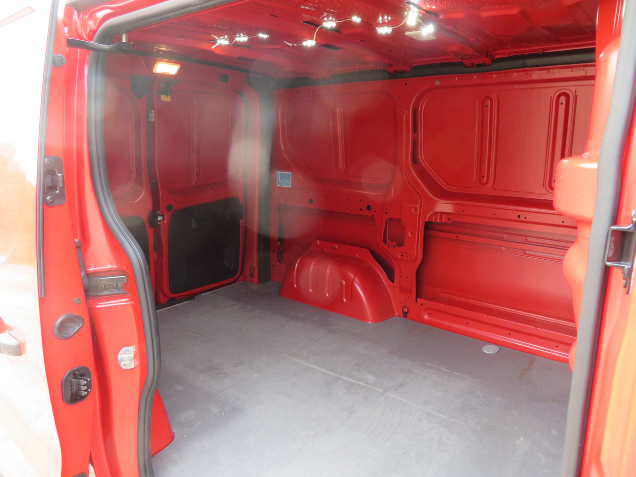 Kis furgon Opel Vivaro 1.6CDTI BI-Turbo - L1H1: 9 kép.