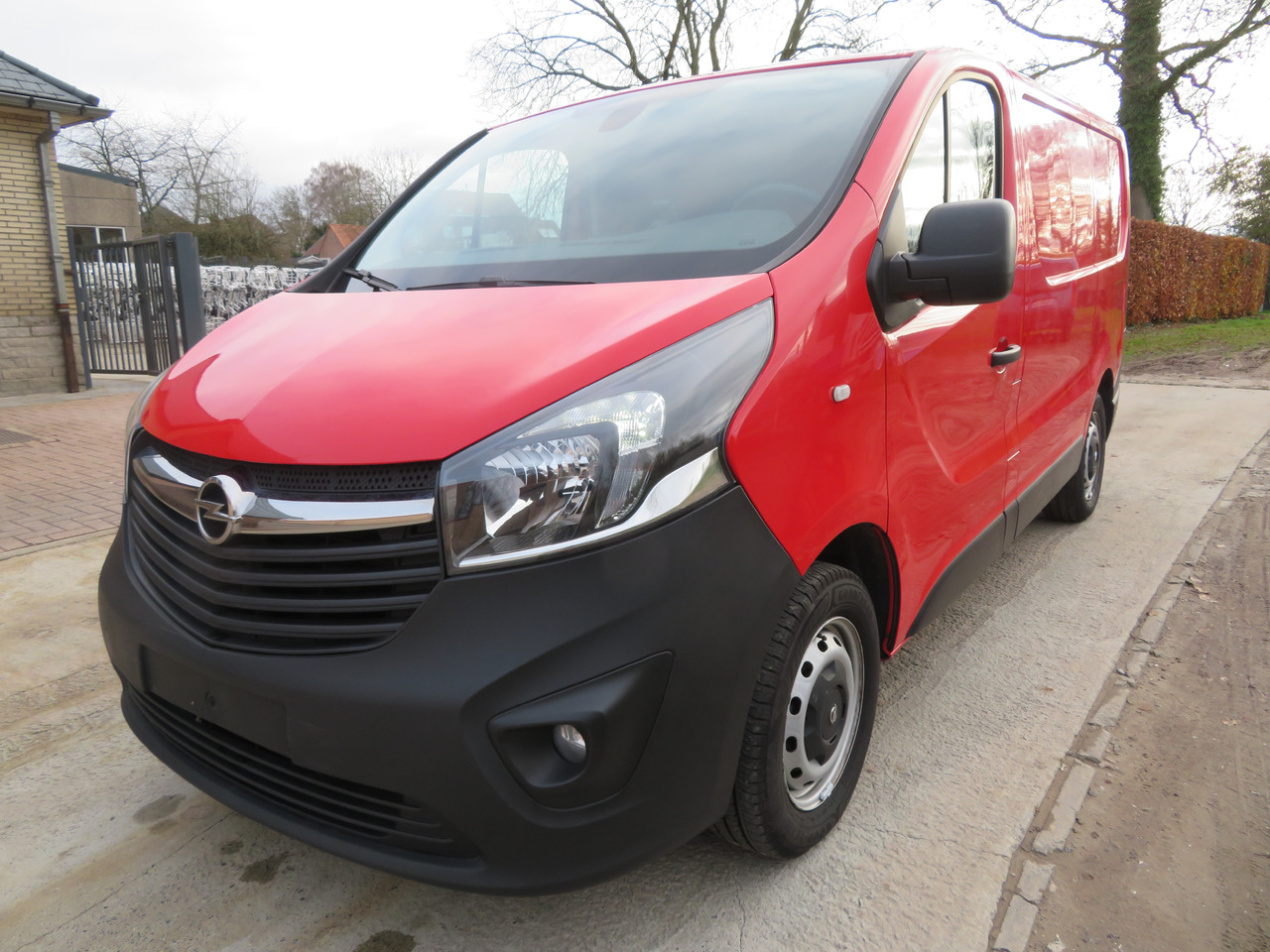 Opel Vivaro 1.6CDTI BI-Turbo - L1H1 - Kis furgon: 3 kép. Opel Vivaro 1.6CDTI BI-Turbo - L1H1 - Kis furgon: 3 kép.